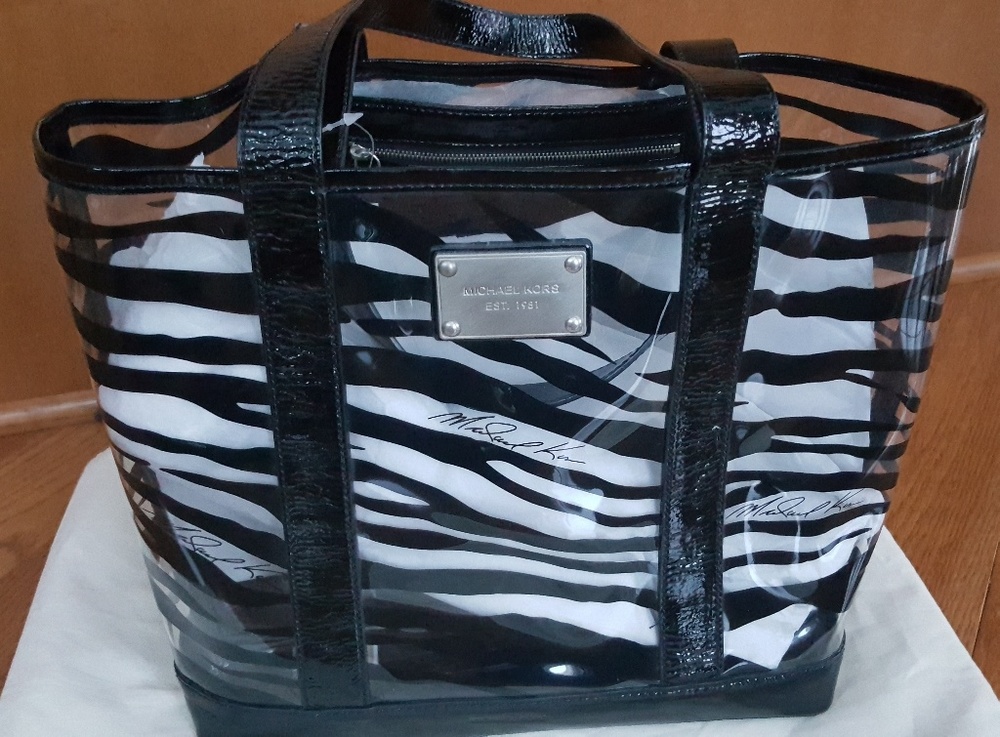 Michael Kors Brand New HB with cosmetic bag